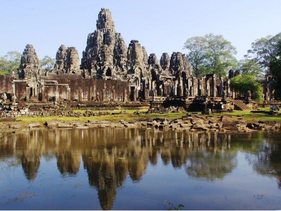 アンコールワット3大遺跡観光ツアー プレループでの夕日鑑賞 アプサラダンスディナーショープラン選択可！＜昼食／日本語ガイド＞