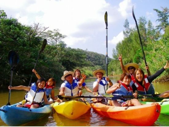 慶佐次川マングローブカヤックツアー 　沖縄本島最大規模のマングローブ群衆を誇るやんばるエリアで体験　3歳から参加可能＜やんばる（東村）＞by やんばる.クラブ