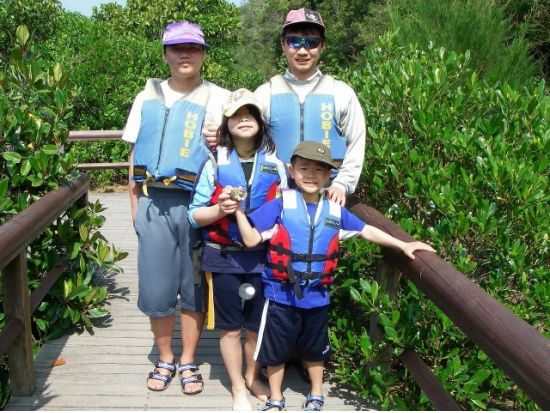 やんばるマングローブトレッキングツアー　歩きやすい遊歩道コースでマングローブに生息する生き物を観察＜やんばる（東村）＞by やんばる.クラブ
