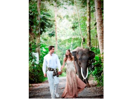 バリ島フォトウエディング　大自然と象がお二人を祝福！一生の思い出に残るメモリアル・フォトウェディング