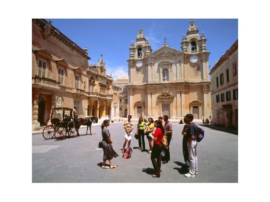 【プライベートツアー】静寂の都イムディーナと巨大モスタ教会＜午前／車＋日本人 or 英語ガイド貸切＞