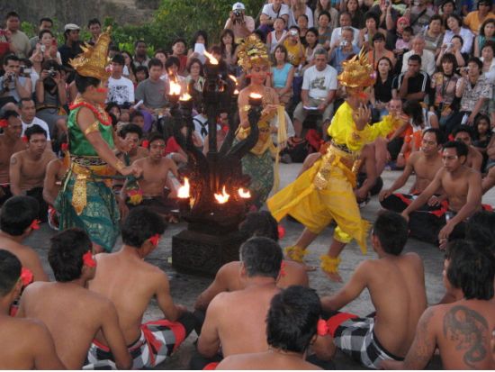 【貸切】極上癒しツアー！本格スパ＋ウルワツ寺院の夕日観賞　バリ島名物の海鮮ビーチディナー付き＜午後／日本語ガイド／夕食付＞
