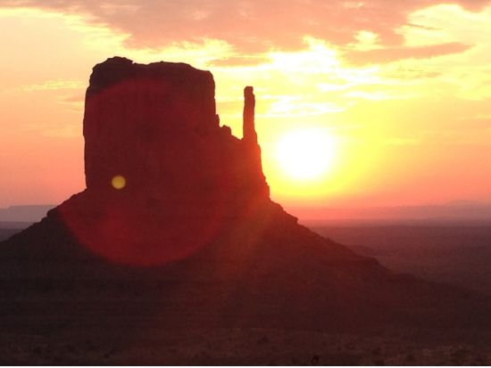 モニュメントバレーを網羅する日帰りツアー＜昼食付／日本語ガイド／セドナ発着＞