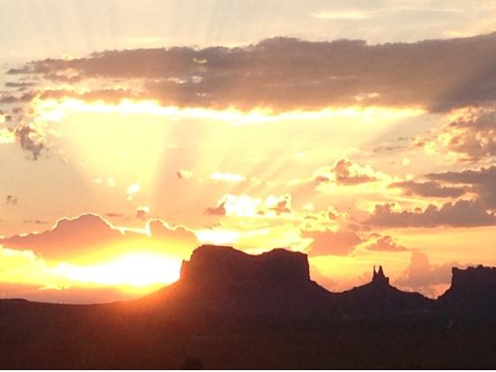 モニュメントバレーを網羅する日帰りツアー＜昼食付／日本語ガイド／セドナ発着＞