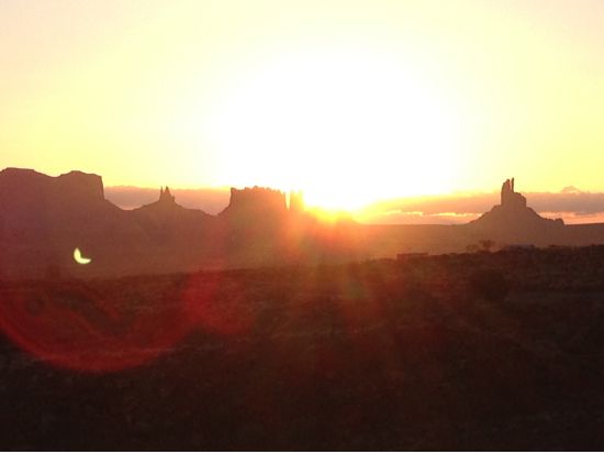 アンテロープキャニオン＋モニュメントバレー＋ホースシューベントを巡る日帰りツアー＜昼食付／日本語ガイド／セドナ発着＞