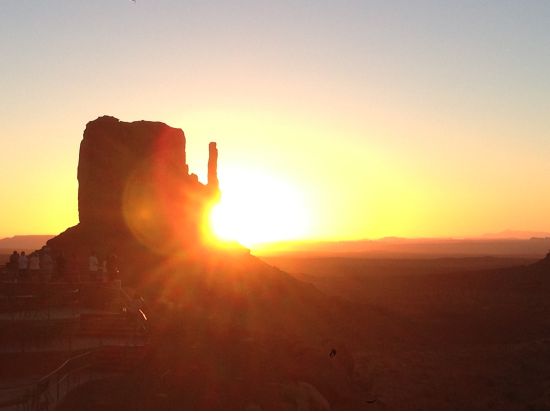 アンテロープキャニオン＋モニュメントバレー＋ホースシューベントを巡る日帰りツアー＜昼食付／日本語ガイド／セドナ発着＞