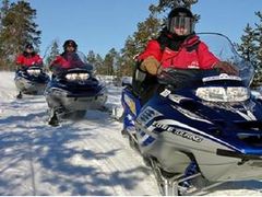 laplandSantaSnomob