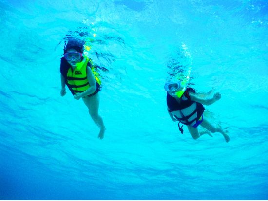 シュノーケリング　お子様も安心安全！ダイビング器材を使ったアクアシュノーケリングプランあり＜日本語／送迎付き＞byアクアアカデミー