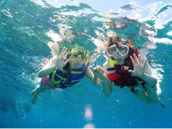 シュノーケリング　お子様も安心安全！ダイビング器材を使ったアクアシュノーケリングプランあり＜日本語／送迎付き＞byアクアアカデミー