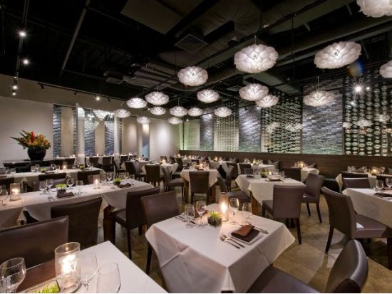 シェフ・チャイ　食事券＆事前予約　ユニークなメニューが評判の創作ダイニング＜夕食／パシフィカ・ホノルル内＞