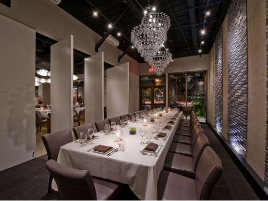 シェフ・チャイ　食事券＆事前予約　ユニークなメニューが評判の創作ダイニング＜夕食／パシフィカ・ホノルル内＞