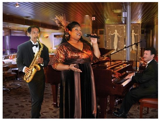 ノバファイブスター サンセットディナークルーズ スターオブホノルル号 最上階の専用フロア＆プライベートテーブルでいただくプライムテンダーロイン付き5コース