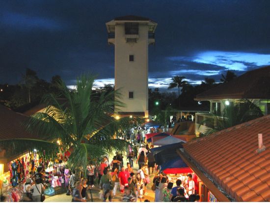 チャモロビレッジ・ナイトマーケット　シャトルチケット＜3時間有効／Eチケット対応＞by Lam Lam Tours and Transportation