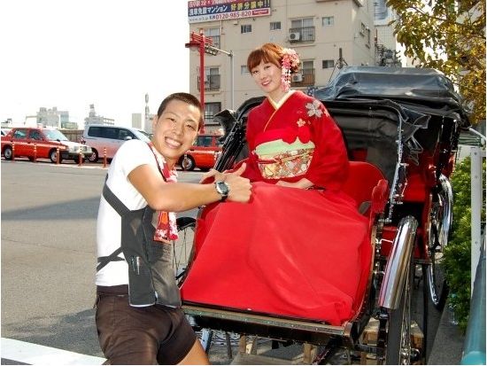 【着物・浴衣レンタル】雷門徒歩2分！下町情緒溢れる浅草で着物散策＜着付け・ヘアセット込／人力車割引券付き／浅草＞by サクラフォトスタジオ