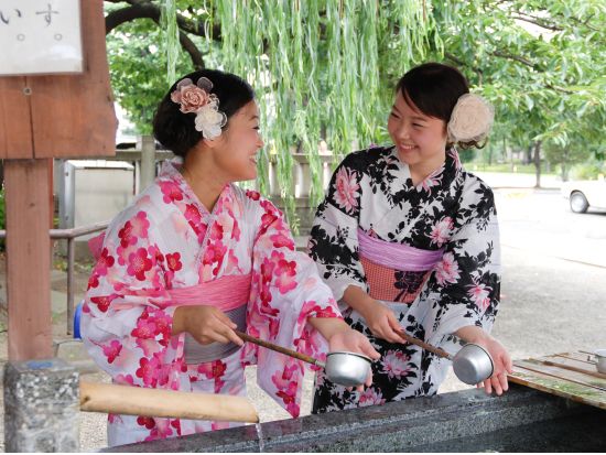 【着物・浴衣レンタル】雷門徒歩2分！下町情緒溢れる浅草で着物散策＜着付け・ヘアセット込／人力車割引券付き／浅草＞by サクラフォトスタジオ