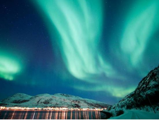 少人数制バスで行く！光のカーテン オーロラ鑑賞ツアー＜軽食＆ホットドリンク付／9～4月／トロムソ発＞