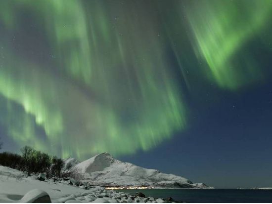 少人数制バスで行く！光のカーテン オーロラ鑑賞ツアー＜軽食＆ホットドリンク付／9～4月／トロムソ発＞