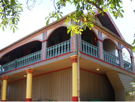 メリナ王国時代の宮殿！世界遺産アンブヒマンガとレミュール・パーク観光ツアー＜1日／昼食付／専用車／日本語ガイド／アンタナナリボ発＞