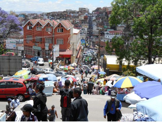 キツネザルにも会える♪首都アンタナナリボとレミュール・パーク観光ツアー＜１日／昼食付／専用車／日本語ガイド／アンタナナリボ発＞