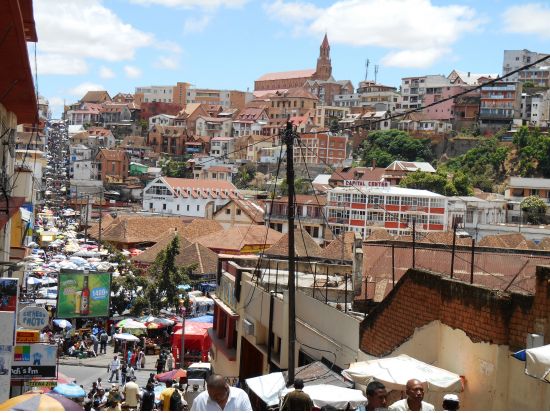 キツネザルにも会える♪首都アンタナナリボとレミュール・パーク観光ツアー＜１日／昼食付／専用車／日本語ガイド／アンタナナリボ発＞