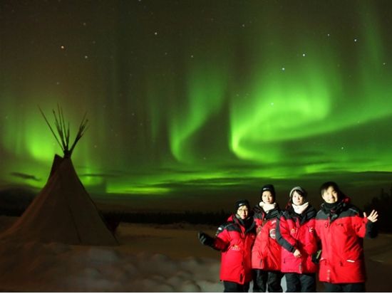 ホワイトホース オーロラ観賞3泊4日パッケージ　市内観光＆ユーコン野生動物保護区＆温泉＆宿泊＆空港送迎付き ＜8～4月／日本語ガイド選択可＞