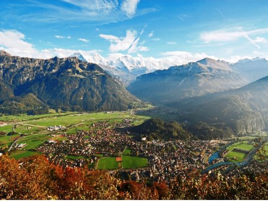 ベルナーオーバーラント地方1泊2日ツアー　世界遺産ユングフラウヨッホへ！ ＜インターラーケンまたはグリンデルワルト宿泊／チューリッヒ発＞