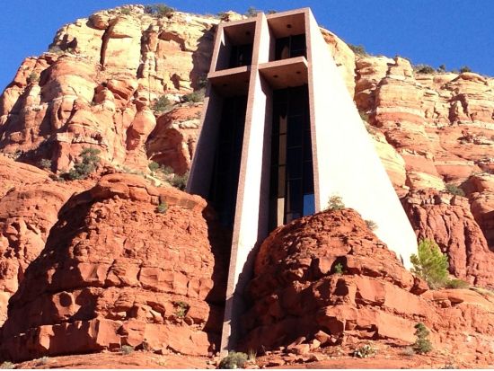 セドナ市内観光＋エアポートメサ＋ホーリークロス 半日観光ツアー＜日本語ガイド＞