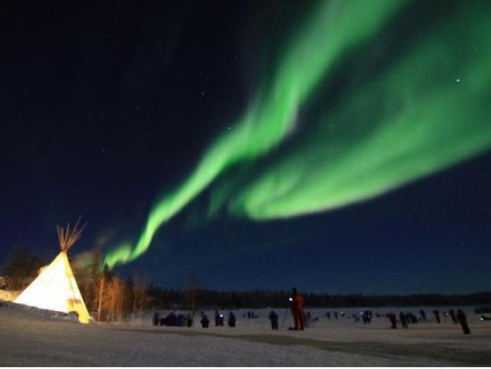 イエローナイフ オーロラ観賞ツアー　観光に便利な立地のクオリティイン＆スイート宿泊付き ＜2泊3日～4泊5日／日本語／即予約確定枠あり／イエローナイフ空港発＞