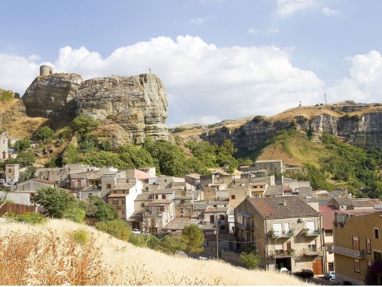 【プライベートツアー】名作シネマのロケ地巡り！パラッツォ・アドリアーノとコルレオーネ村＜車貸切／日本語ガイド選択可／パレルモ発＞