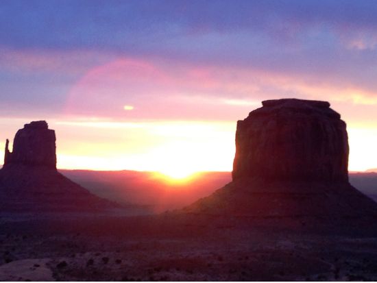 モニュメントバレーを網羅する日帰りツアー＜昼食付／日本語ガイド／セドナ発着＞