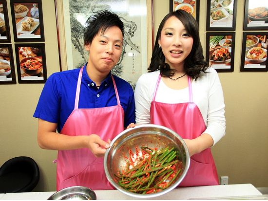 【韓国文化体験】Wooさん宅で旦那さん直伝の味を学ぶ☆各種キムチにトッポギ、チジミやチャプチェも作れる！　マッコリ試飲付きプランあり＜日本語対応＞ *明洞エリア