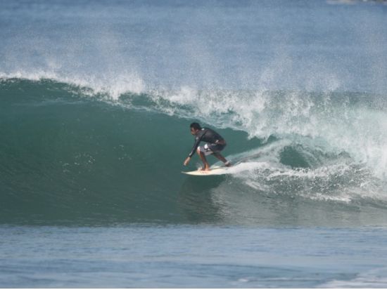 プライベート・サーフガイド(中級者～上級者向け)☆憧れのバリ島でサーフィン三昧！バリ島 or レンボンガン島プラン＜ホテル往復送迎付／日本語対応＞