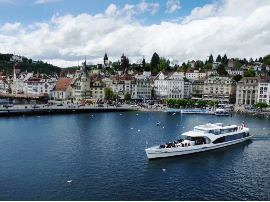 古都ルツェルン＆ルツェルン湖クルーズ　日帰り観光ツアー ＜4～10月／チューリッヒ発＞