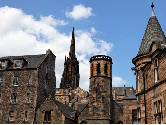 スコットランド 古都エジンバラ　宿泊ツアー　エジンバラ城入場券＋乗り降り自由バス乗車券付 ＜1泊2日または2泊3日＞