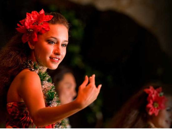 伝統ルアウ＆フラ・ハワイアンショー　 レジェンズ・オブ・ハワイ（ヒルトンワイコロアビレッジ）＜日・火・金催行／ブッフェ夕食／飲み放題＞