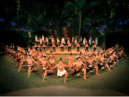 ポリネシア カルチャーセンター　ガイドツアー付き！盛りだくさんのアクティビティ体験＆ハワイ最大の伝統ルアウショー＜園内日本語ガイド／送迎可／ビュッフェ付き＞