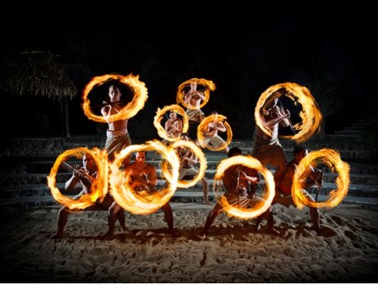 ポリネシア カルチャーセンター　ガイドツアー付き！盛りだくさんのアクティビティ体験＆ハワイ最大の伝統ルアウショー＜園内日本語ガイド／送迎可／ビュッフェ付き＞