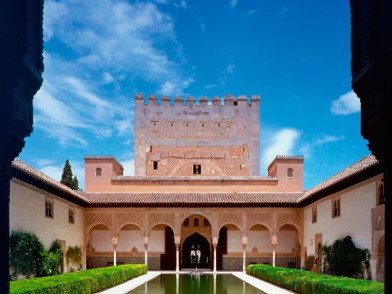 アルハンブラ宮殿 半日観光ツアー ＜午前または午後／英語ガイド／グラナダ発＞