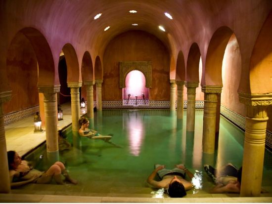 アルハンブラ宮殿 半日観光ツアー ＜ハマム（アラブ式風呂）体験付き／英語ガイド／グラナダ発＞