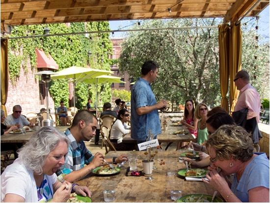 ナパバレー ワイントロリーで巡る1日ワイナリー ツアー ランチ付き＜3軒／英語／ナパ発着＞byNapa Classic Wine Trolley Tour