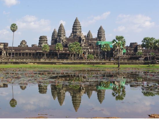 アンコール・ワット半日観光ツアー プノン・バケンでの夕日鑑賞＜貸切／日本語ガイド＞