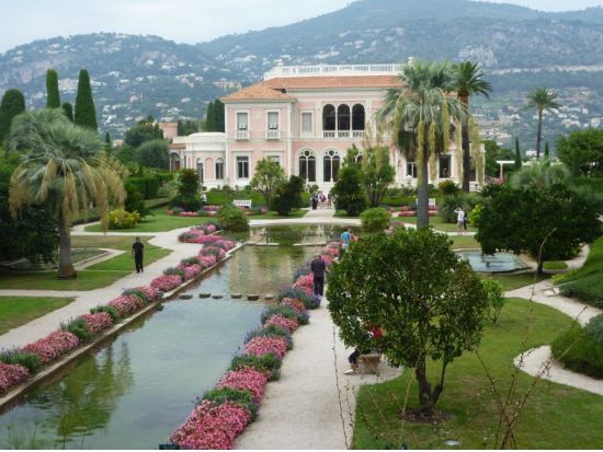 南仏半日ツアー ヴィルフランシュ＆ロスチャイルド邸＆ケリロス邸＆サンジャンキャップフェラ岬 ＜約4.5時間／日本語ドライバーガイド／ニース発＞