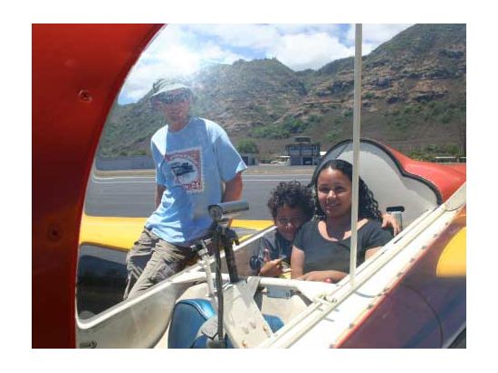 グライダー（滑空機）遊覧飛行　エンジンレスの静かな機体で、鳥のように自由に大空を満喫！操縦体験やアクロバット飛行プランも＜フライト15~30分／英語パイロット＞