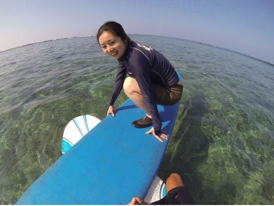 ハワイ島 サーフィンレッスン　カハルウビーチパークで波乗り体験！グループからマンツーマンのプライベートレッスンあり＜英語インストラクター／現地集合＞