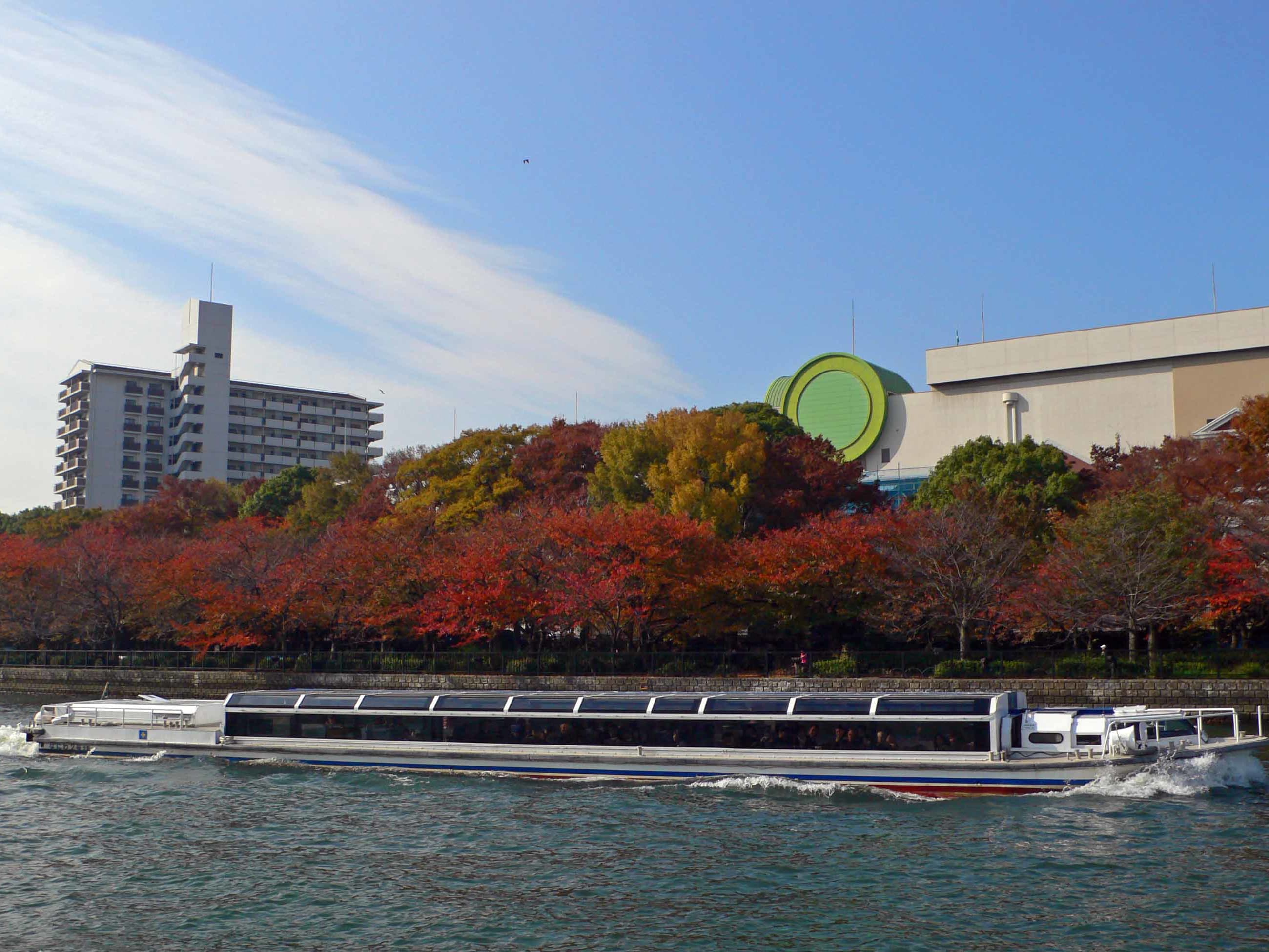 水上バス「アクアライナー」でリバークルーズ！天満橋、大阪城のトンネル等水の都大阪の名所、旧跡を川面から散策＜約40分／大阪城港・八軒家浜着場発＞by 大阪水上バス | 大阪の観光&遊び・体験・レジャー専門予約サイト VELTRA(ベルトラ)