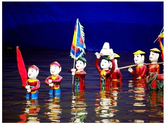 人気No.1のナイトツアー！水上人形劇鑑賞＋サイゴン川クルーズ　船内または人気店のディナー＜夜／一部のホテルに送迎可／現地ガイド(日本語可)／夕食付＞