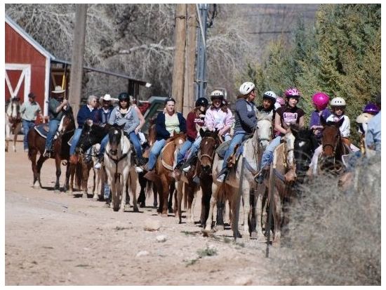 乗馬体験ツアー　アメリカンブレックファースト＆アメリカ西部の荒野を進む＜乗馬1.5時間／午前／英語ガイド＞