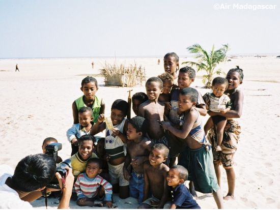 バオバブ並木と選べる訪問地　1日ツアー　ヴェズ族の漁村またはキリンディ森林保護区 ＜終日／専用車／英語ガイド／モロンダバ発＞
