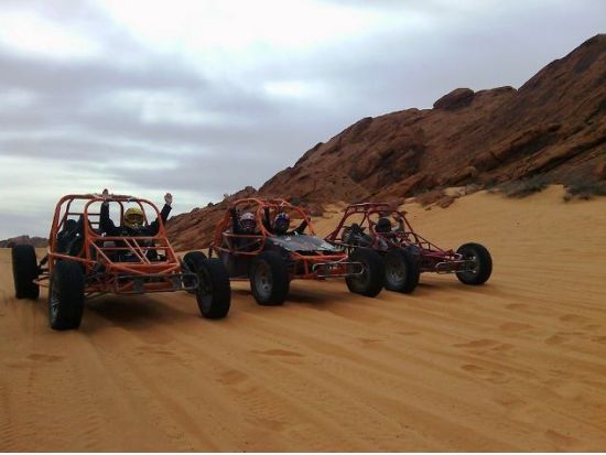 四輪バギー（ATV）体験　バレーオブファイアー州立公園を疾走！＜英語ガイド＞