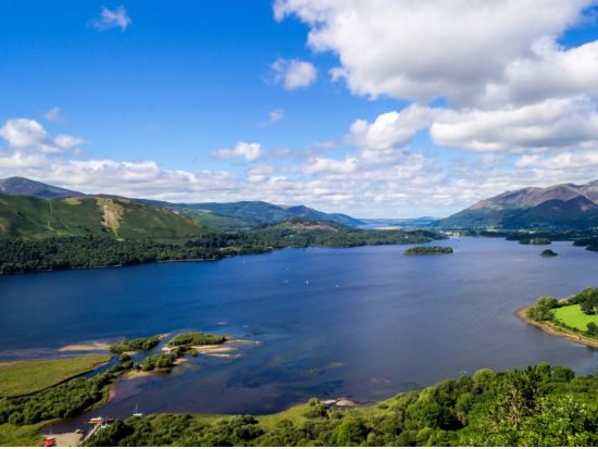 湖水地方 日帰り観光ツアー　クリームティー＆ウィンダミア湖クルーズ ＜英語ガイド／高速列車利用＞by Evan Evans